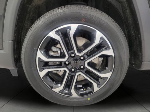 Used 2023 Jeep Compass Limited AWD/4WD image 3
