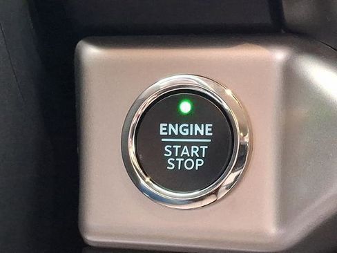 Used 2024 Ford Expedition XLT image 23