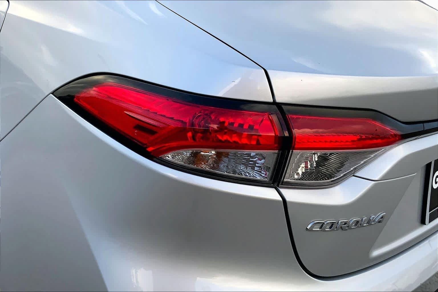 Used 2025 Toyota Corolla LE FWD image 28