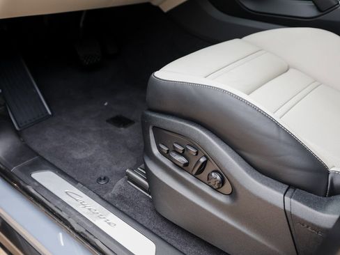 New 2025 Porsche Cayenne E-Hybrid Coupe image 14