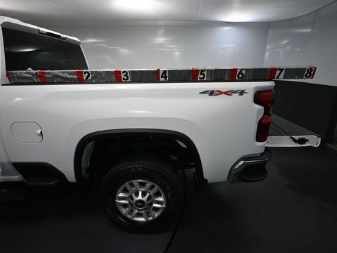 Used 2022 Chevrolet Silverado 2500 LT AWD/4WD image 41