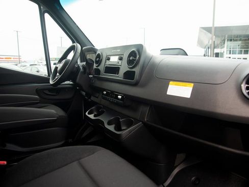 Used 2025 Mercedes-Benz Sprinter 2500 image 29