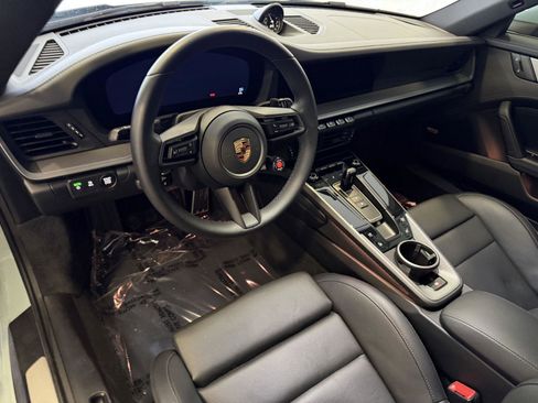 Used 2025 Porsche 911 Carrera image 4