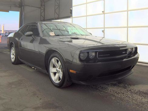 Used 2013 Dodge Challenger SXT RWD image 3