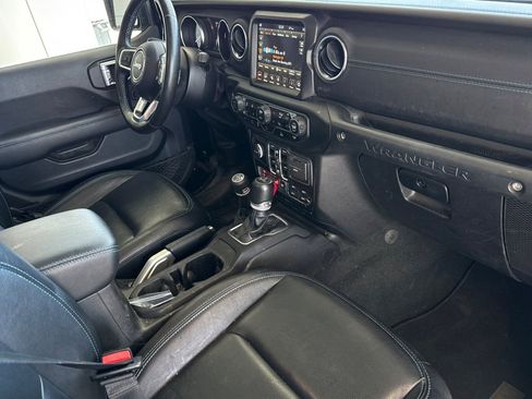 Used 2022 Jeep Wrangler Unlimited Rubicon 4xe w/ Cold Weather Group AWD/4WD image 19