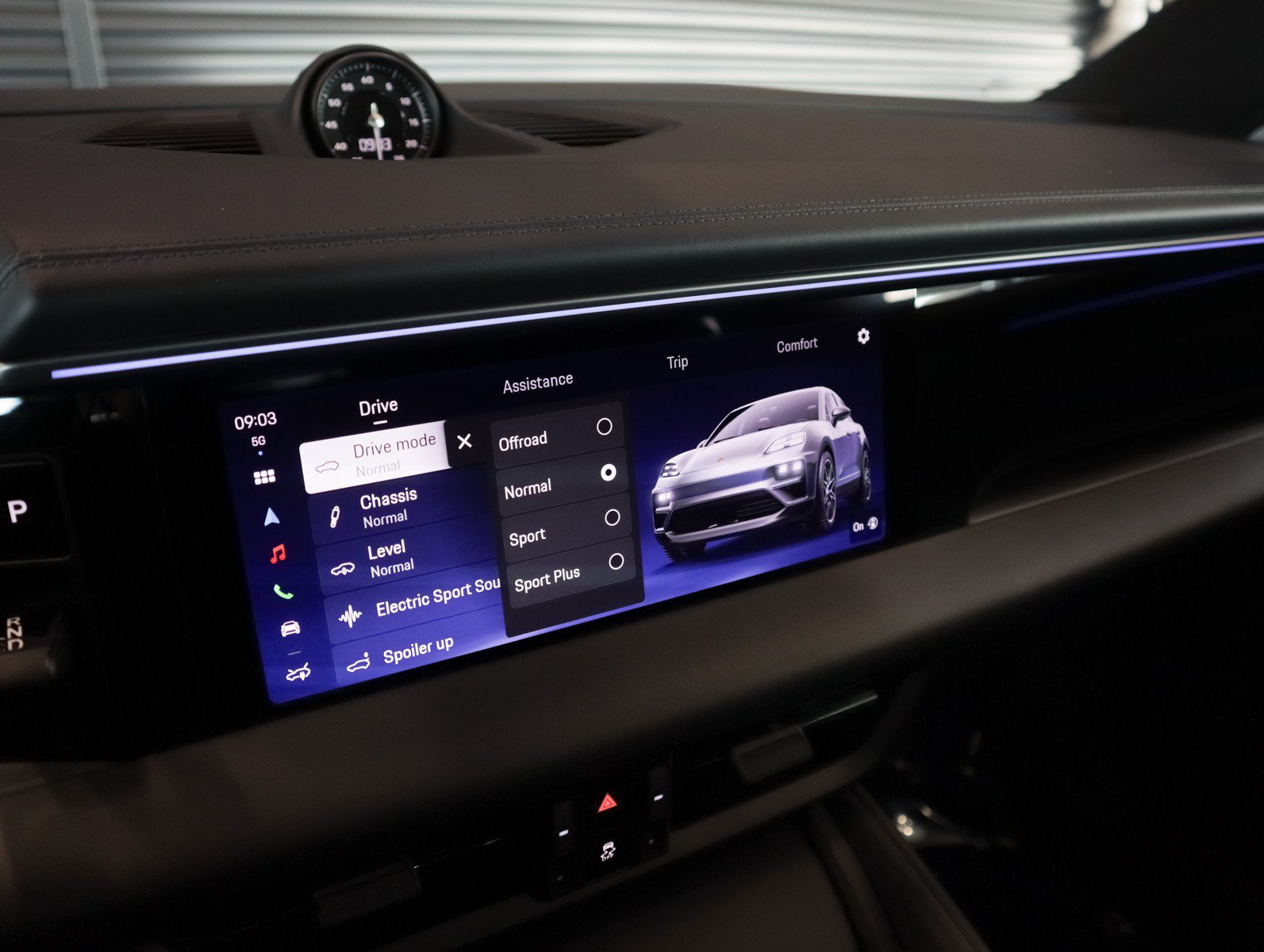 Certified 2024 Porsche Macan 4 Electric AWD/4WD image 18