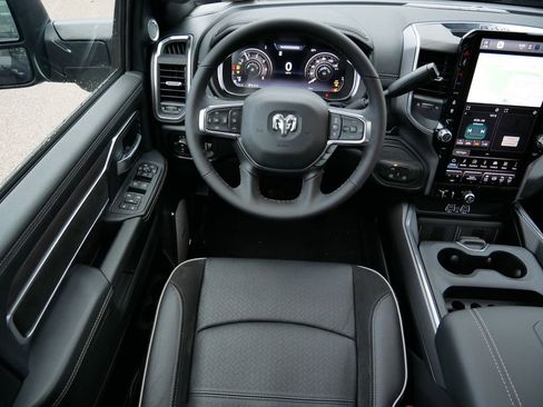 New 2026 RAM 2500 Laramie AWD/4WD image 18