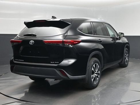 Used 2021 Toyota Highlander XLE AWD/4WD image 28