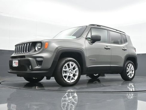 Used 2022 Jeep Renegade Latitude w/ Convenience Group image 17