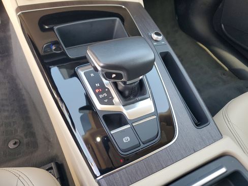 Used 2021 Audi Q5 Premium w/ Convenience Package image 26