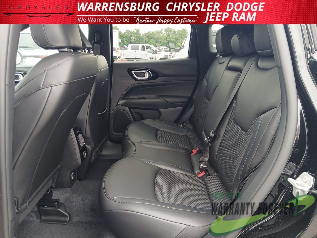 New 2026 Jeep Compass Latitude AWD/4WD image 17