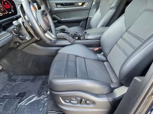 Certified 2025 Porsche Cayenne GTS AWD/4WD image 25