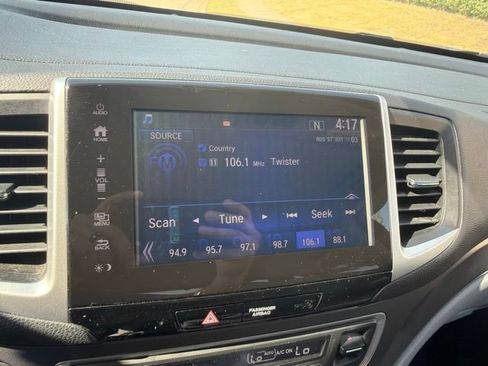 Used 2017 Honda Pilot EX image 12