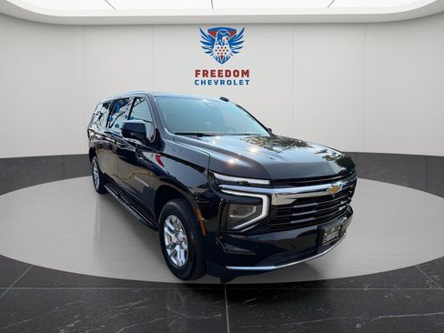 Used 2025 Chevrolet Suburban LS AWD/4WD image 7
