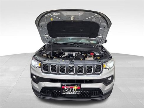 Used 2024 Jeep Compass Latitude AWD/4WD image 11