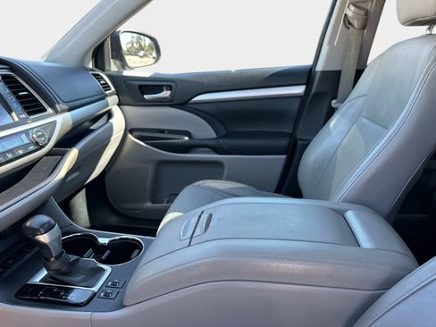 Used 2016 Toyota Highlander XLE image 22