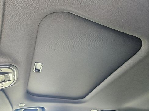 New 2025 Jeep Grand Cherokee Altitude image 24