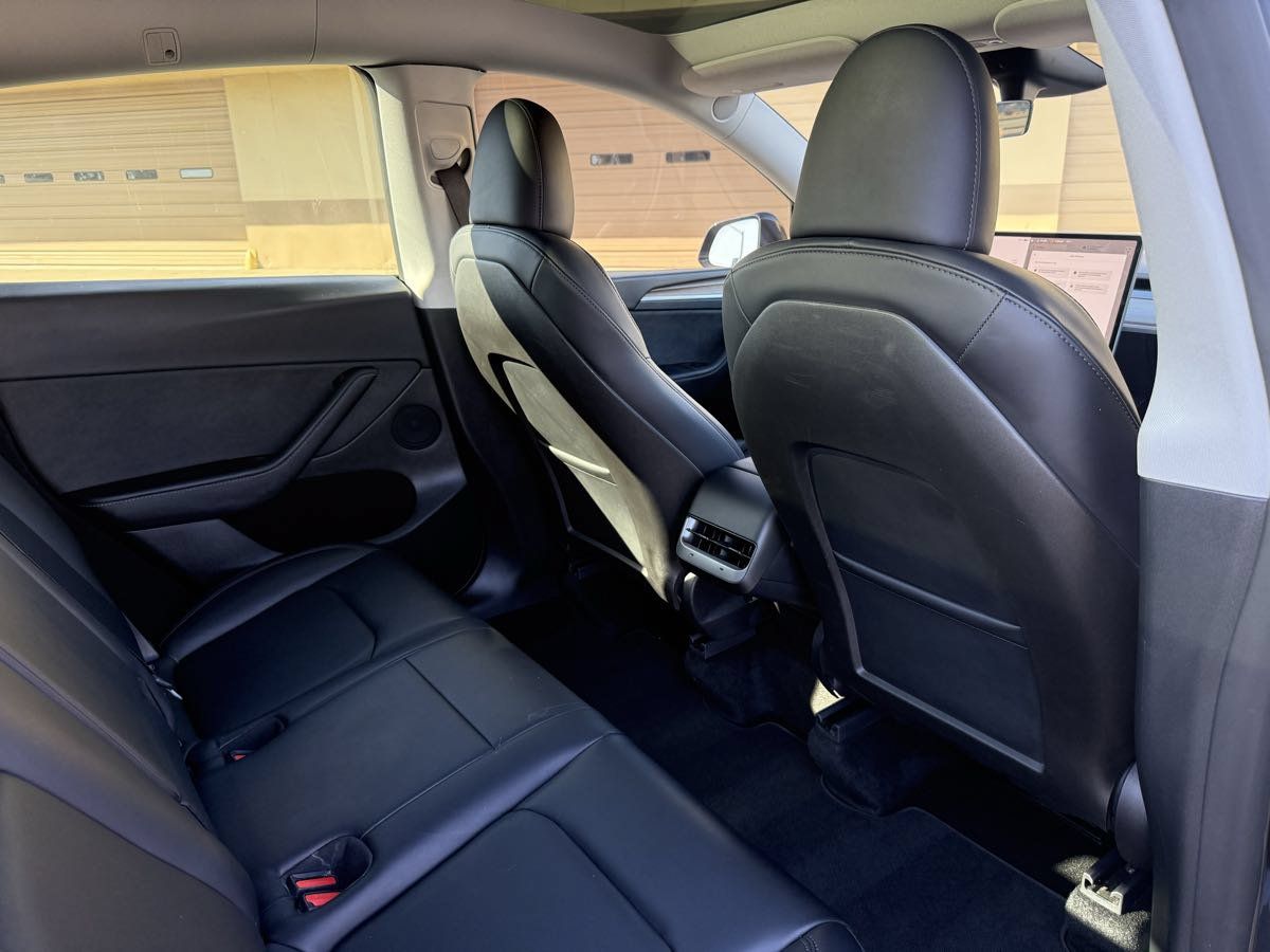Used 2024 Tesla Model Y Long Range RWD image 23
