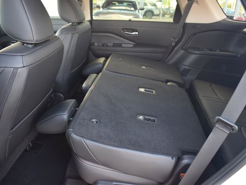 New 2026 Nissan Pathfinder Platinum FWD image 59