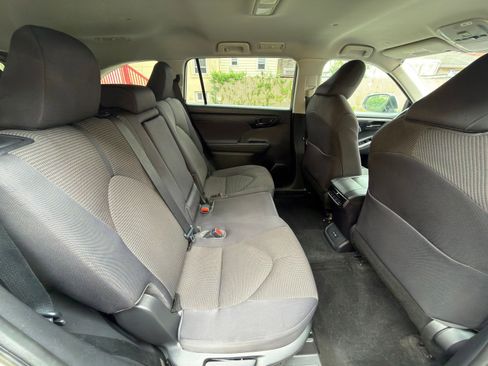 Used 2023 Toyota Highlander LE AWD/4WD image 29