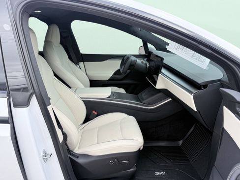 Used 2023 Tesla Model X Plaid image 43