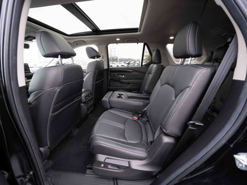 Used 2024 Honda Pilot Touring image 23