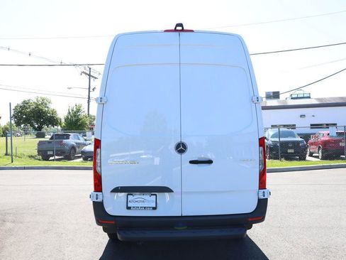 Used 2025 Mercedes-Benz Sprinter 2500 image 4