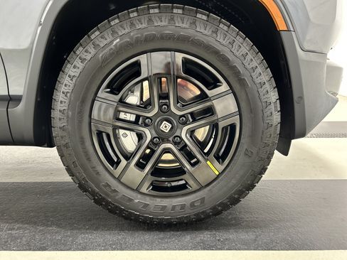 Used 2024 Rivian R1T Adventure AWD/4WD image 11