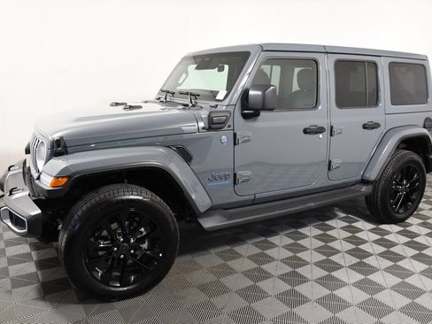 Used 2025 Jeep Wrangler Unlimited Sahara AWD/4WD image 2