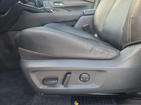 Used 2023 Nissan Rogue SL w/ SL Premium Package image 16