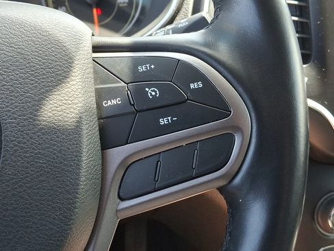 Used 2021 Jeep Cherokee Latitude Lux w/ Comfort/Convenience Group AWD/4WD image 21