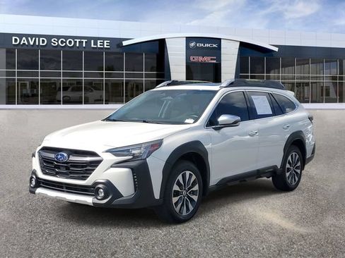 Used 2023 Subaru Outback Touring XT AWD/4WD image 2