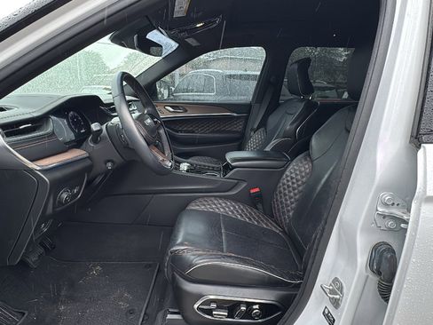 Used 2023 Jeep Grand Cherokee L Summit w/ High Altitude Package image 9