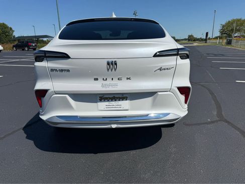Used 2024 Buick Envista Avenir image 3
