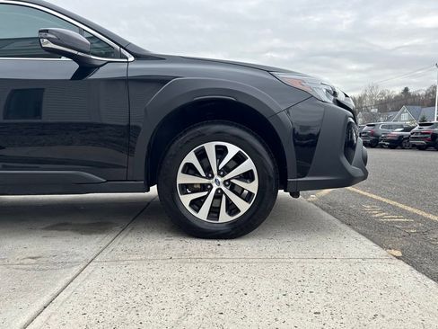 Used 2023 Subaru Outback Premium image 9