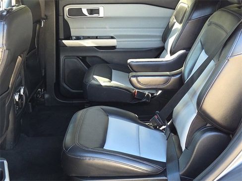 Used 2022 Ford Explorer XLT w/ Equipment Group 202A image 15