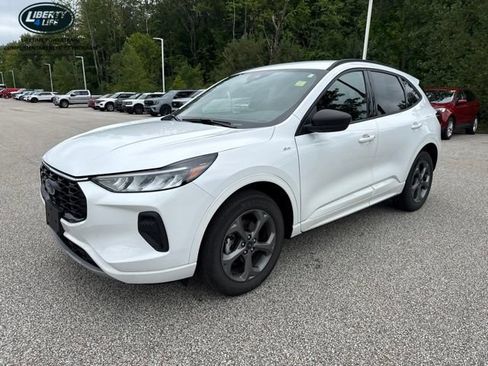Used 2023 Ford Escape ST-Line AWD/4WD image 3