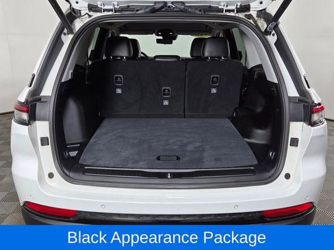 Used 2023 Jeep Grand Cherokee Limited w/ Luxury Tech Group II image 10