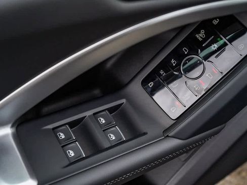 New 2025 Audi Q5 Premium Plus image 23