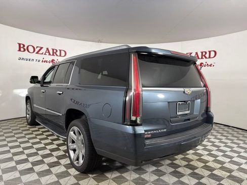 Used 2020 Cadillac Escalade ESV Luxury AWD/4WD image 6