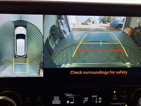 Used 2024 Toyota Highlander Platinum image 12