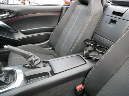 Used 2017 FIAT 124 Spider Classica RWD image 12