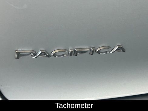 Used 2024 Chrysler Pacifica Touring-L image 22