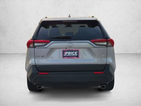 Used 2019 Toyota RAV4 XLE Premium FWD image 6