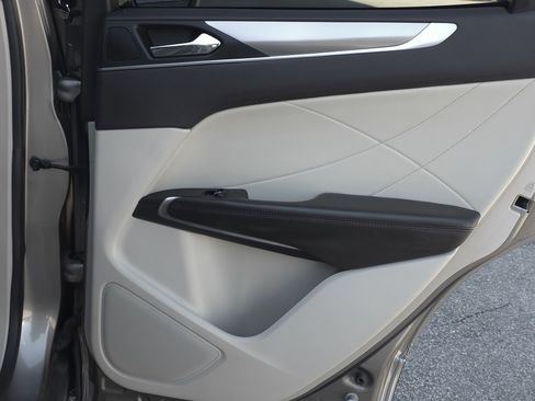 Used 2019 Lincoln MKC Premiere image 35