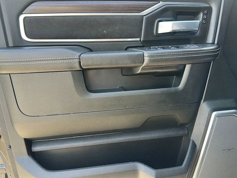 Used 2025 RAM 2500 Laramie AWD/4WD image 15