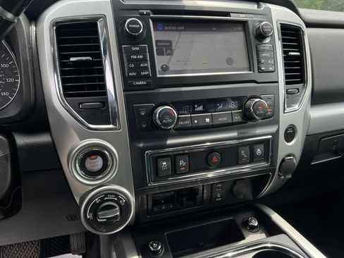 Used 2018 Nissan Titan PRO-4X AWD/4WD image 35