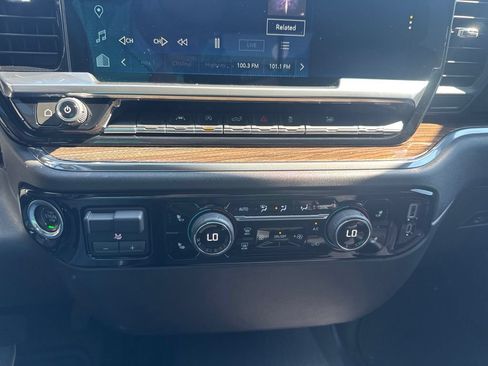 Used 2023 Chevrolet Silverado 1500 LT w/ Leather Package AWD/4WD image 38