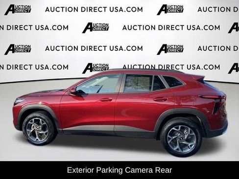 Used 2025 Chevrolet Trax LT FWD image 3