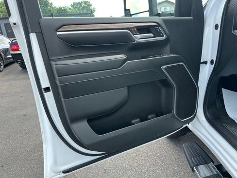 Used 2024 Chevrolet Silverado 2500 LT image 19